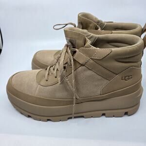 UGG The UGG Lug Chukka Mens Boots Size 11 Sand Tan Suede Classic Ankle NWOB